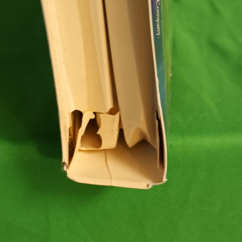 𝑾𝒂𝒍𝒕 𝑫𝒊𝒔𝒏𝒆𝒚'𝒔 𝑷𝒊𝒏𝒐𝒄𝒄𝒉𝒊𝒐 𝑽𝑯𝑺 𝒂𝒏𝒅 𝑩𝒐𝒐𝒌 𝑺𝒆𝒕 - Picture 8 of 13